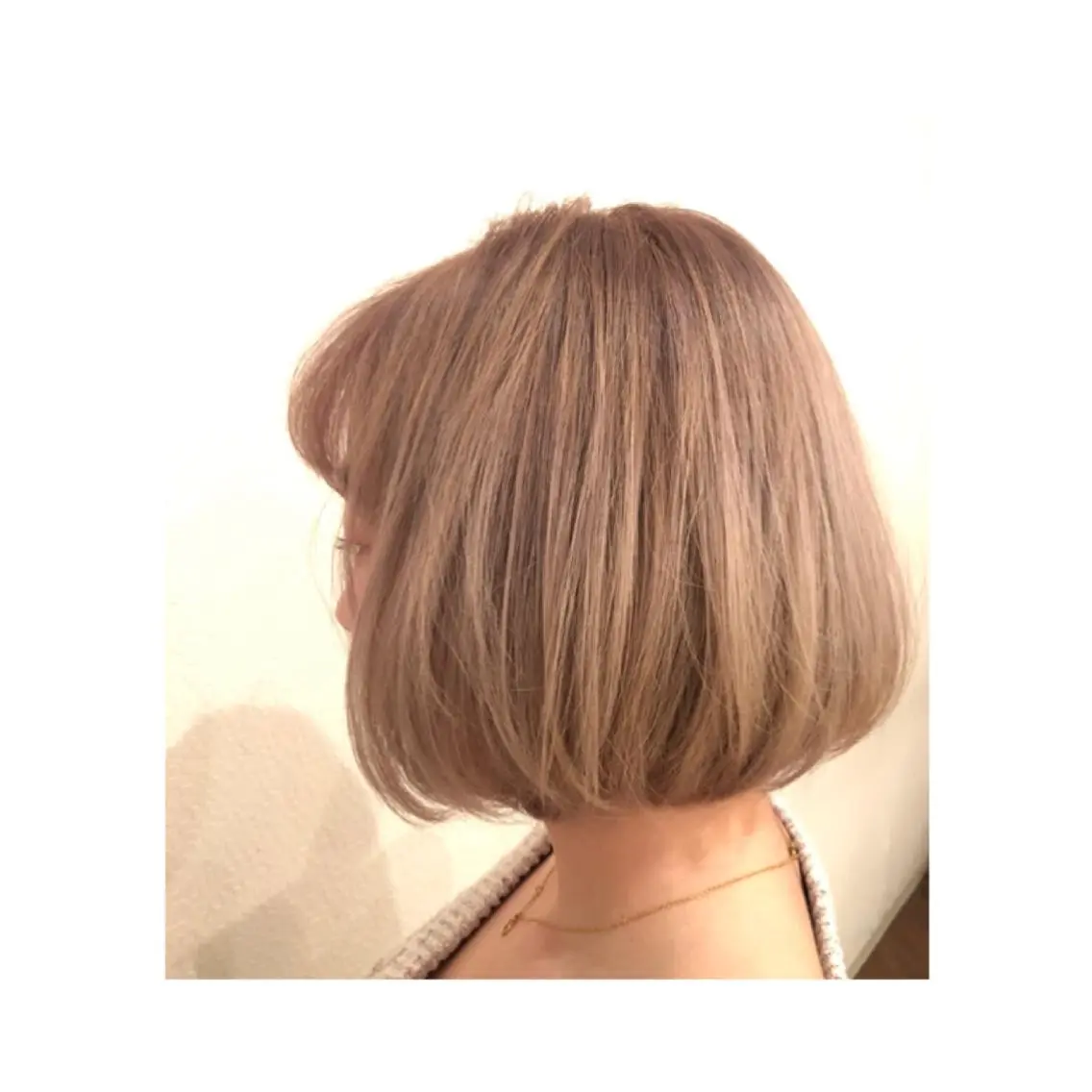 ショート カラー アッシュ ミルクティーアッシュ まちだ ひとみのヘアスタイル