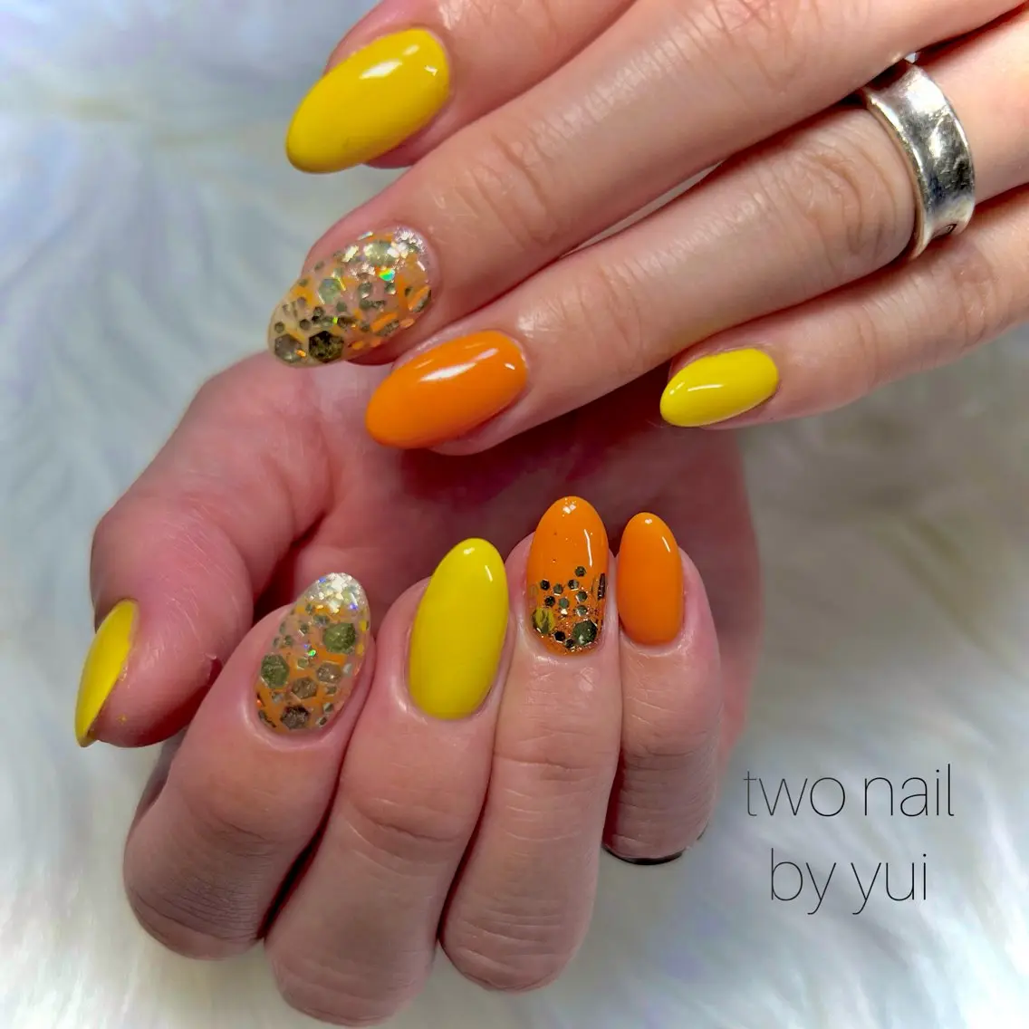 ネイル アートネイル オレンジ ネイルチップ ホワイト 黄色 ハンドネイル two nailのネイルデザイン