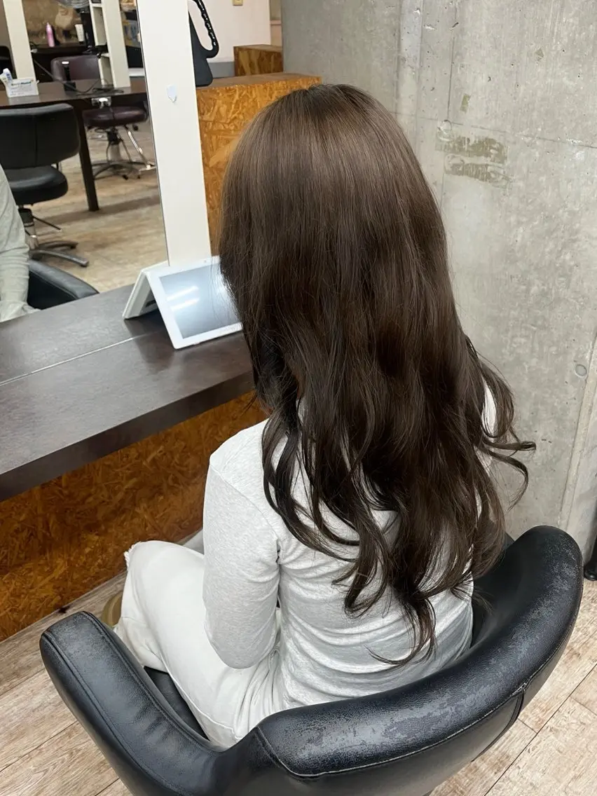 カラー 長谷川 萌々のヘアスタイル