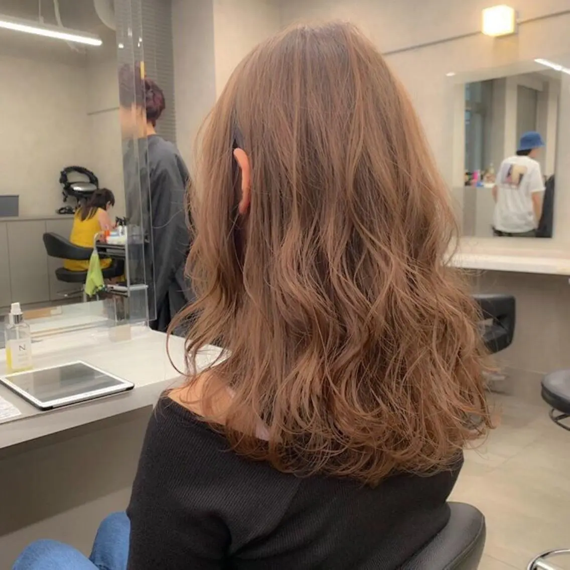 セミロング カラー ベージュカラー ブリーチ ハイトーンカラー ミルクティーベージュ ブリーチなしカラー 🤎カラー比率90% 🤍TAKAYAのヘアスタイル