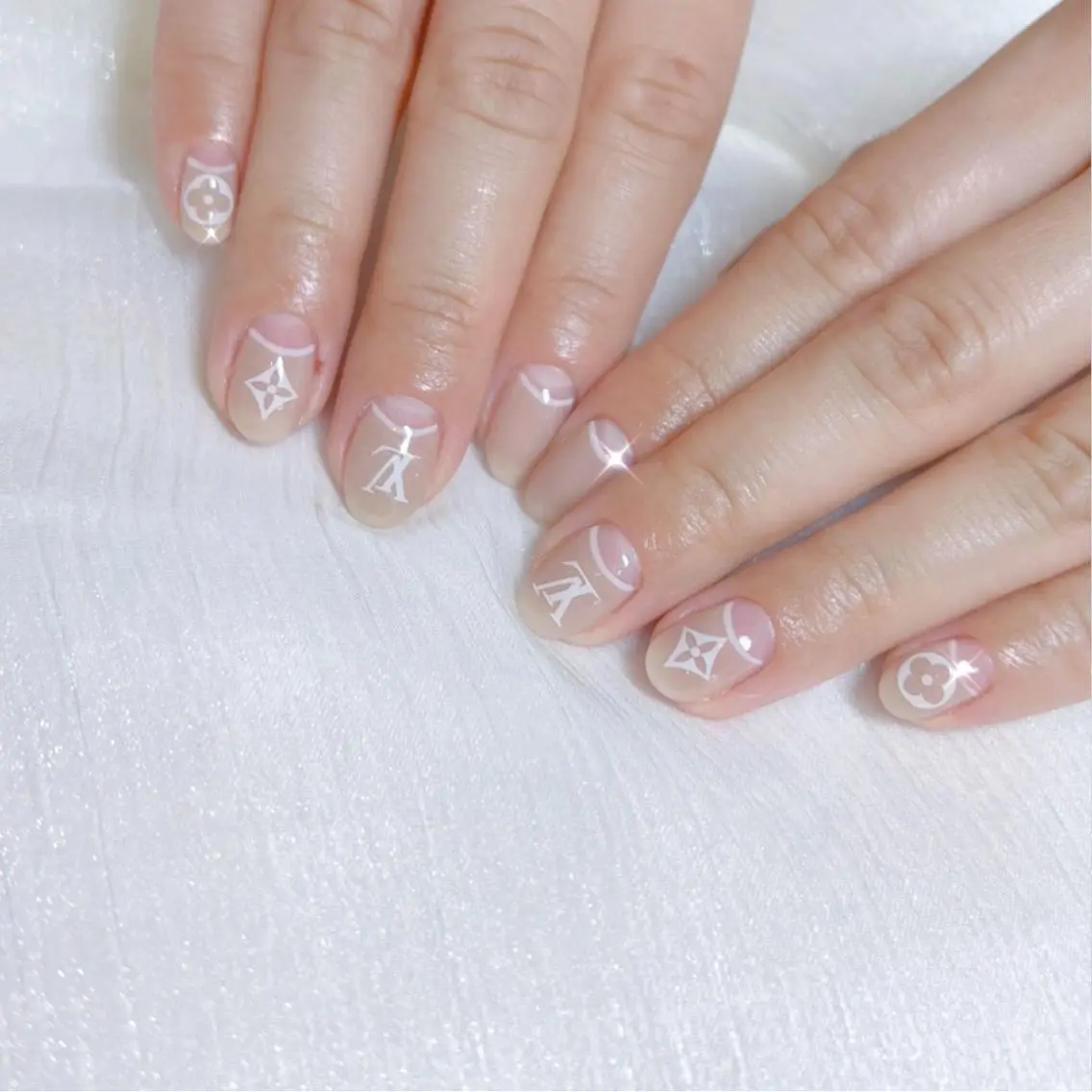 ネイル オーロラネイル フットネイル フレンチネイル ジェルネイル 韓国ネイル ハンドネイル ハンドケア 【ENサロン】 Rei🎀Nailのネイルデザイン