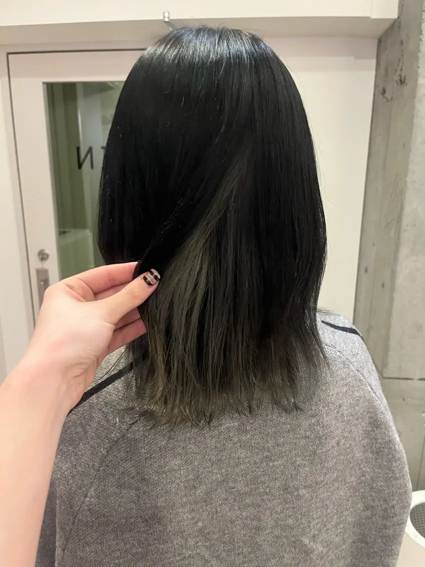 セミロング カラー インナーカラー オリーブカラー/ レイヤー/ ローレンのヘアスタイル