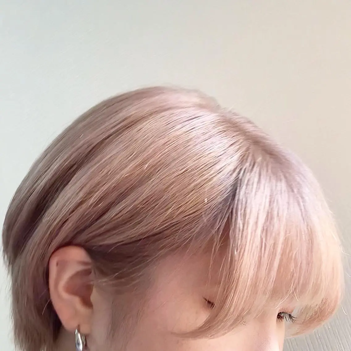 ショート カラー ハイトーンカラー ハイトーン🤍 古江 実夢のヘアスタイル
