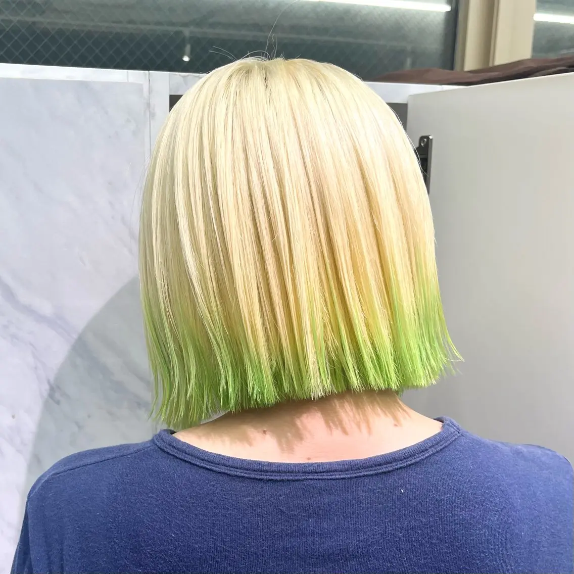 ミディアム カラー ヘアカラー レン🎨ハイトーン× エクステ🎨渋谷のヘアスタイル