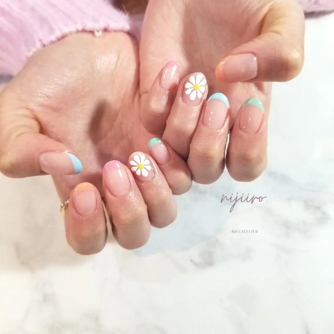 ネイル フレンチネイル ハンドネイル nijiiro🌈 サトウのネイルデザイン