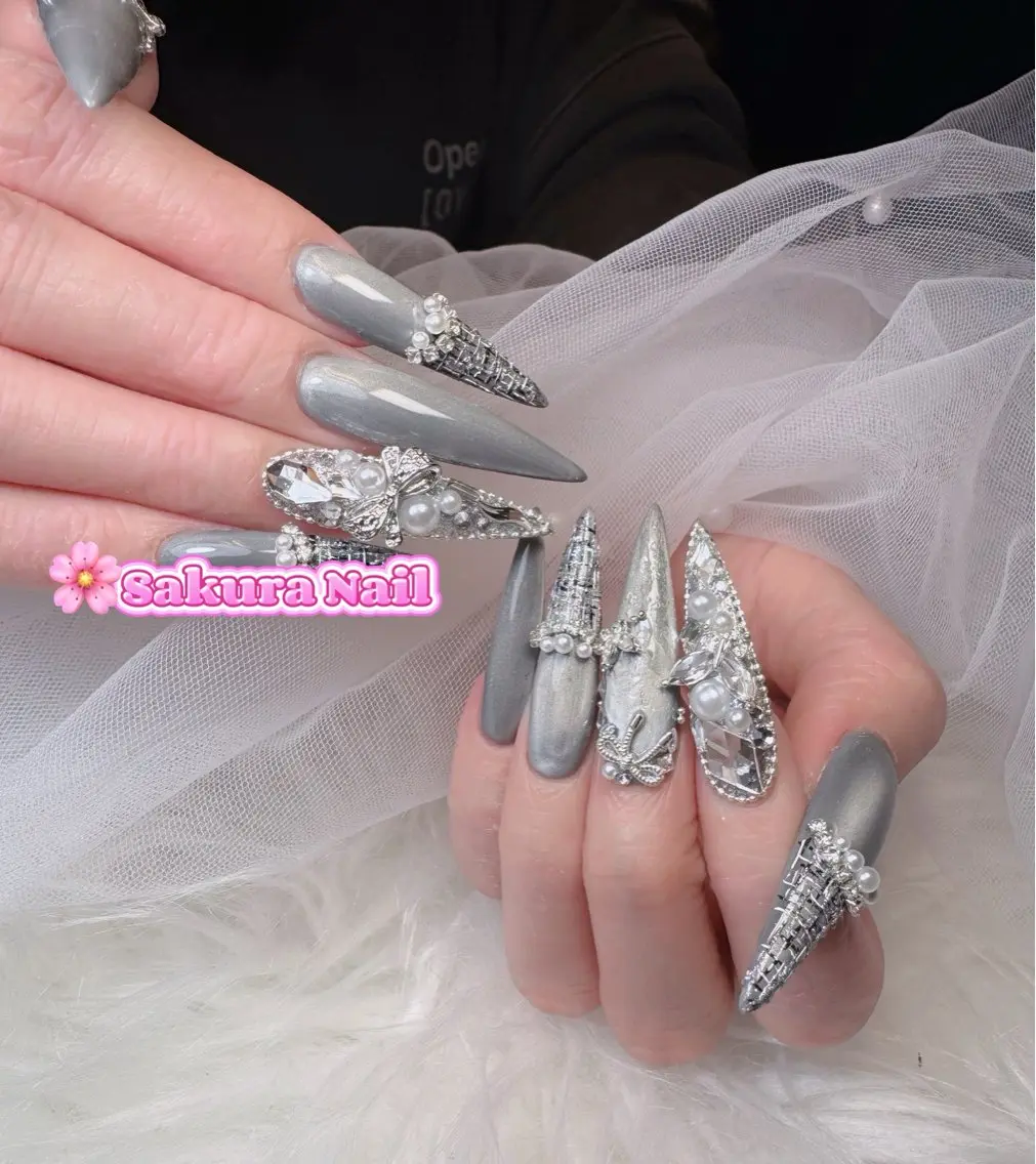 ネイル アートネイル オーロラネイル ボルドー チークネイル フレンチネイル ハンドネイル Sakura Nail Salonのネイルデザイン