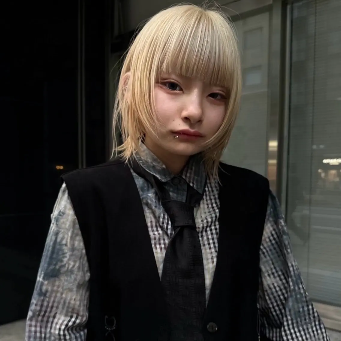 ミディアム カラー ブロンド ボブ ウルフカット ヘアカラー 顔周りデザイン/ ハイトーン/多田悠馬のヘアスタイル