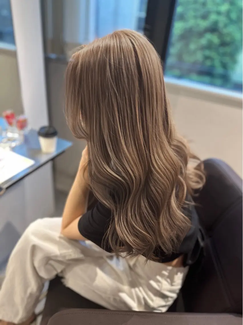 ロング カラー パーマ ヘアアレンジ ブリーチ ケアブリーチ ダブルカラー ハイライトカラー インナーカラー カット ヘアカラー トリートメント 髪質改善/レイヤー 縮毛矯正/ケラチン耀のヘアスタイル