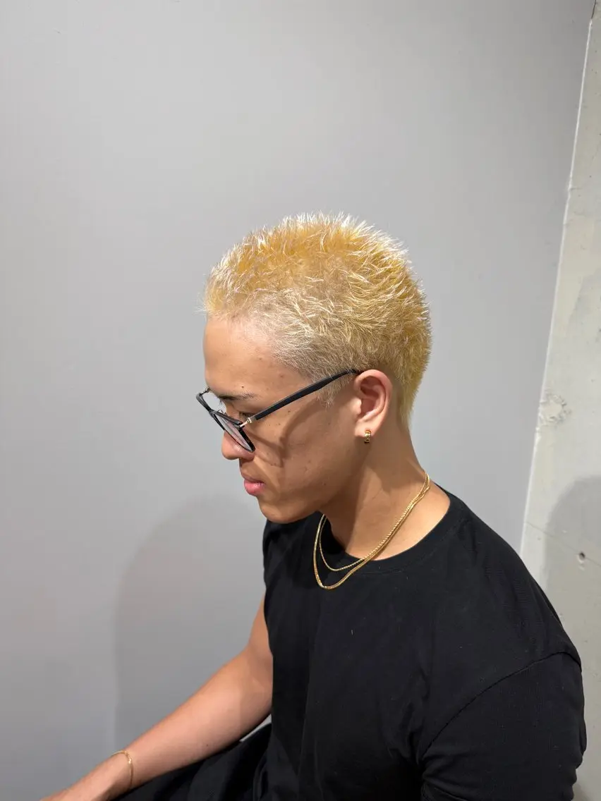 ショート カラー メンズ メンズブリーチ ボウズ フェードカット ブリーチ ブロンド カット ヘアカラー トリートメント Riganuts王子 Hayato✂︎のヘアスタイル