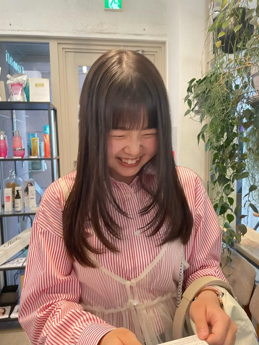 ロング カラー カット ヘアカラー トリートメント ミルクティー× グレージュMOMOのヘアスタイル