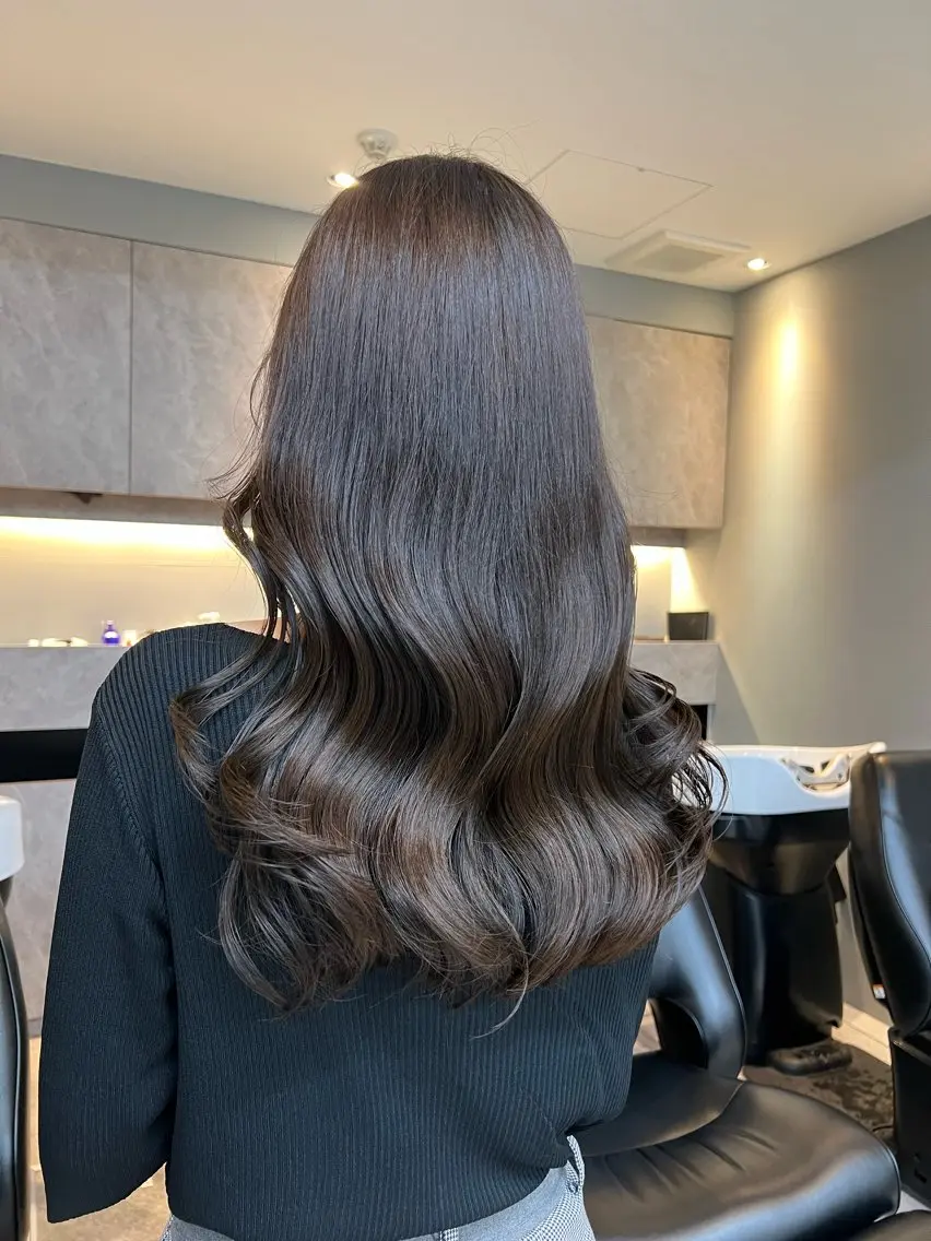 セミロング カット ヘアカラー 🫧髪質改善•艶カラ ー特化🫧谷奥甲太のヘアスタイル