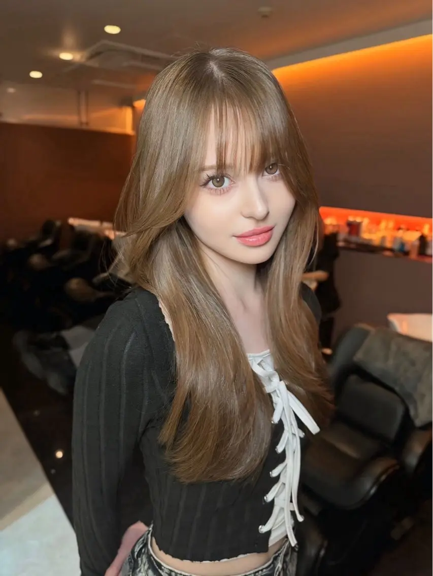 ロング カラー カット ヘアカラー トリートメント レイヤーカット 透明感カラーのヘアスタイル
