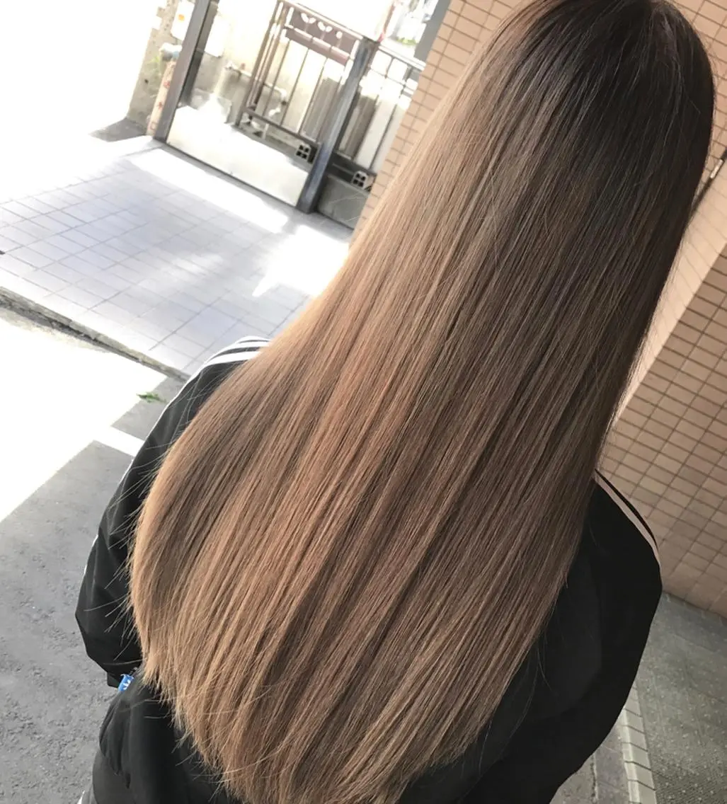 ロング カット ヘアカラー トリートメント ＦＵＮＩＣ ファニックのヘアスタイル