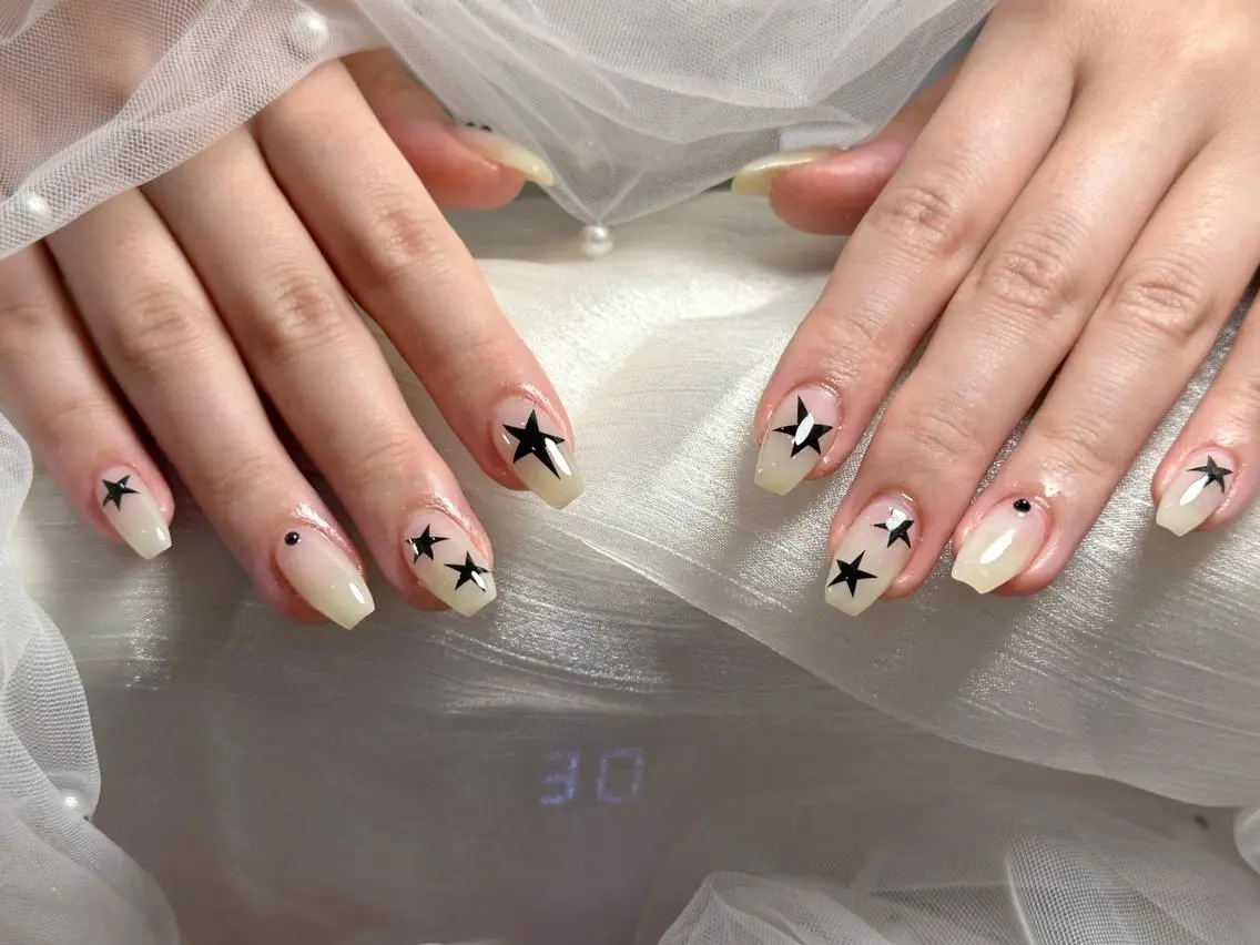 ネイル ハンドネイル 渋谷T&B りお ロング無制限中💫のネイルデザイン