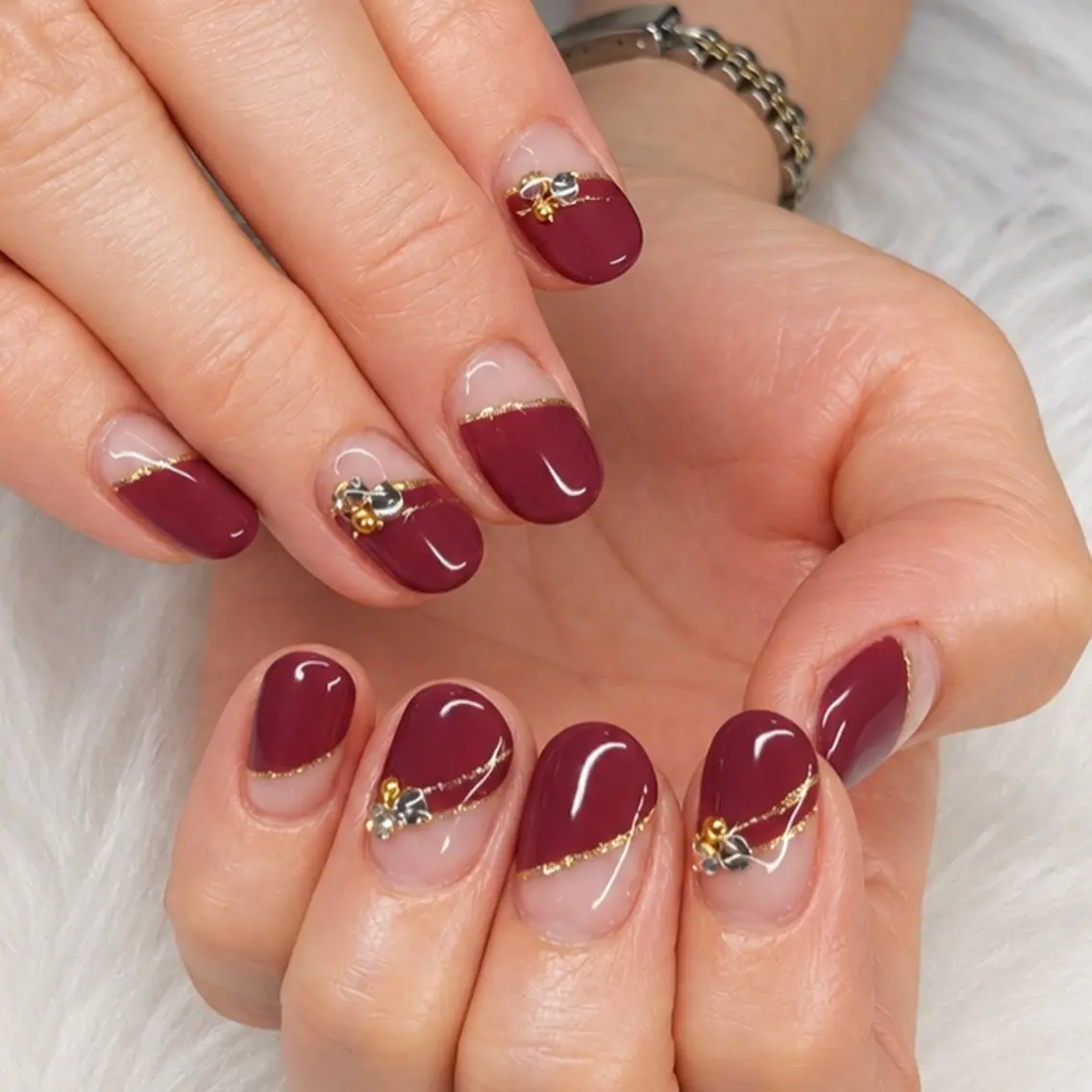 ネイル ボルドー ジェルネイル ゴールド オフィスネイル パラジェル ハンドネイル CUREist💅 所沢駅徒歩7分のネイルデザイン