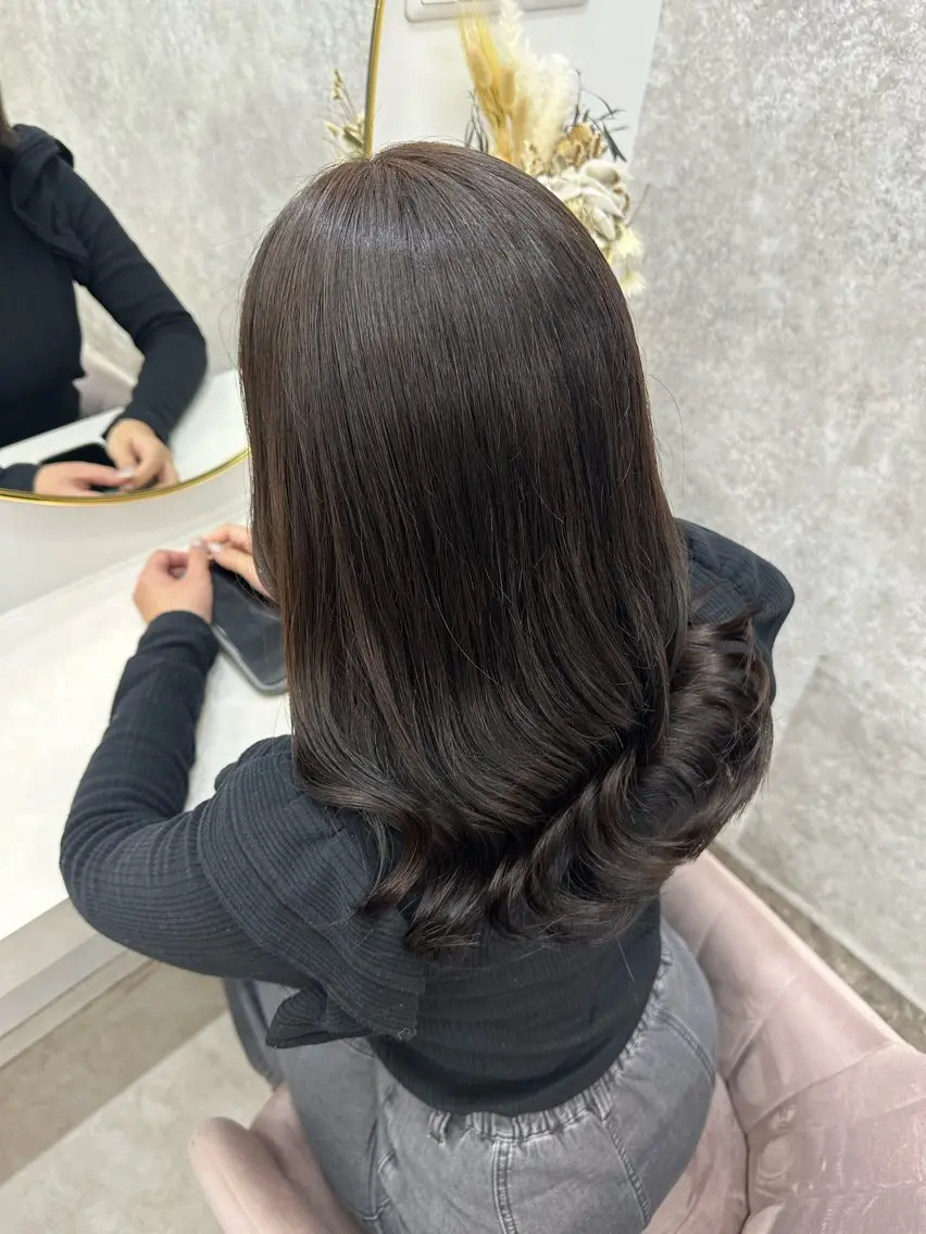 セミロング ヘアカラー ☘️はるみ☘️縮毛矯 正/カット/大宮のヘアスタイル