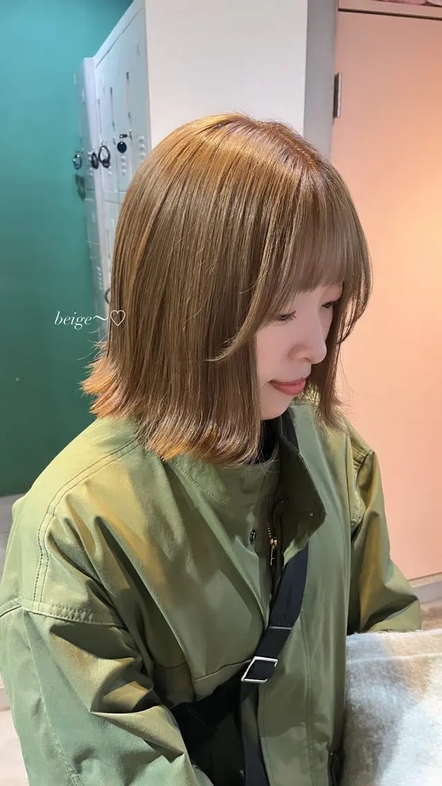 ミディアム カラー ヘアアレンジ ベージュカラー ブリーチ 光本 杏のヘアスタイル