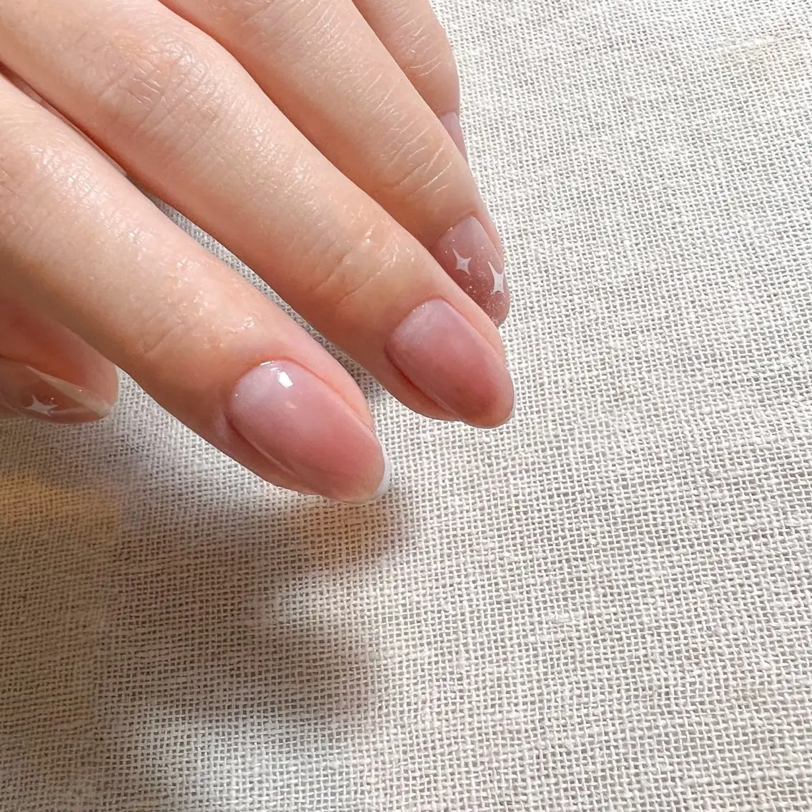 ネイル フラッシュネイル フレンチネイル 韓国ネイル ピンク シンプルネイル ハンドネイル pointillé .ayaのネイルデザイン