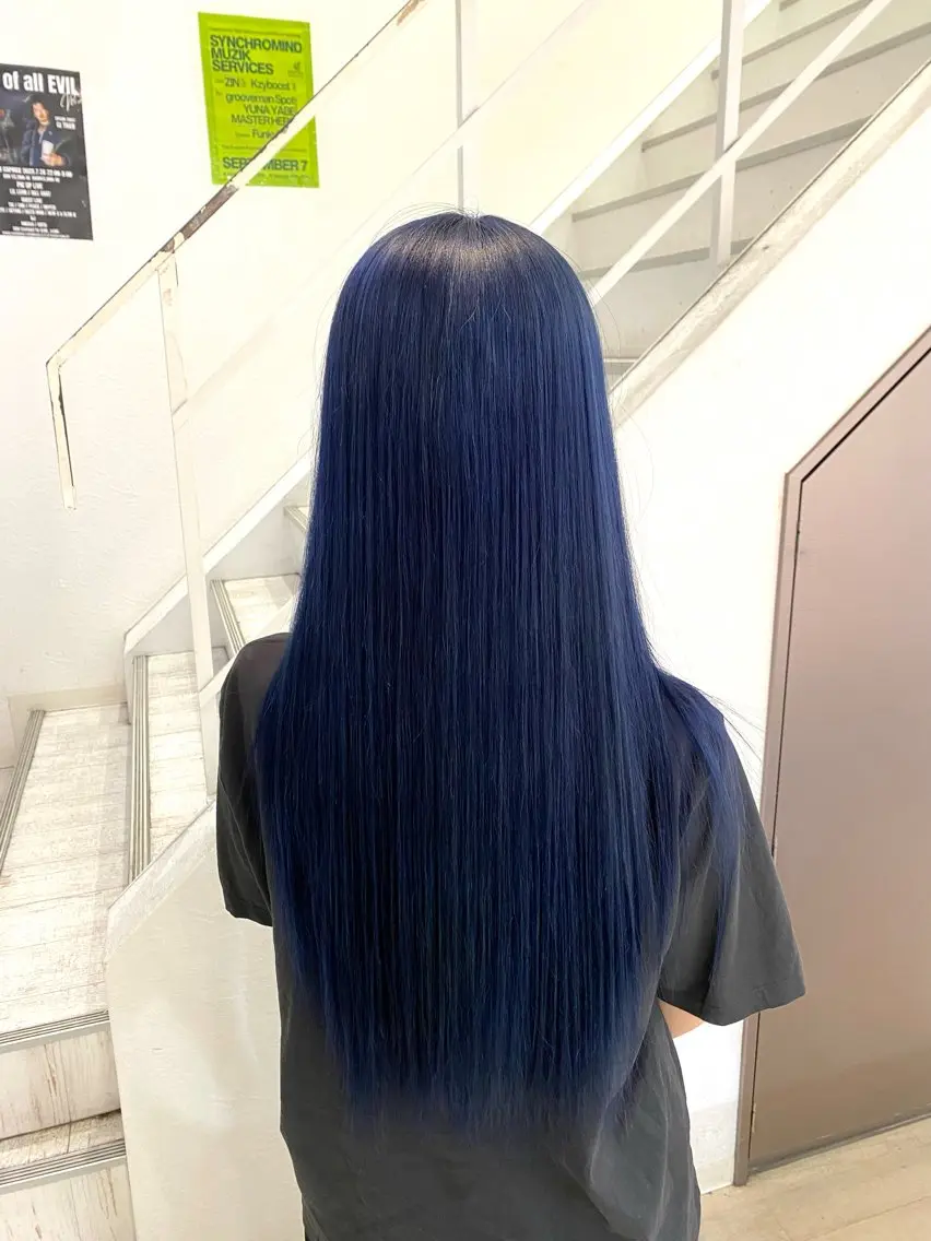 ロング カラー ベージュカラー グレージュ ネイビーカラー カット ヘアカラー ユニセックスデザイン ショーイチのヘアスタイル