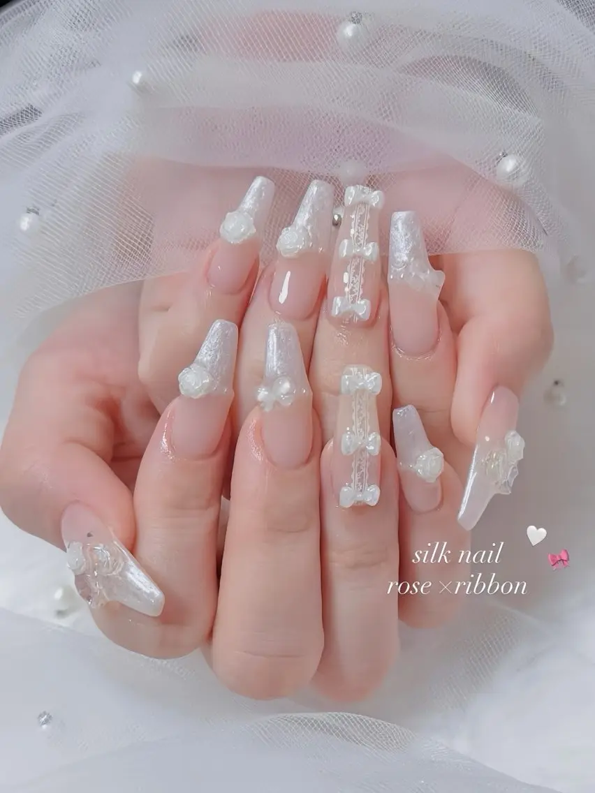 ネイル ブルー フラワーネイル キラキラネイル 韓国ネイル レース ハンドネイル Rin Nail 新大久保店のネイルデザイン