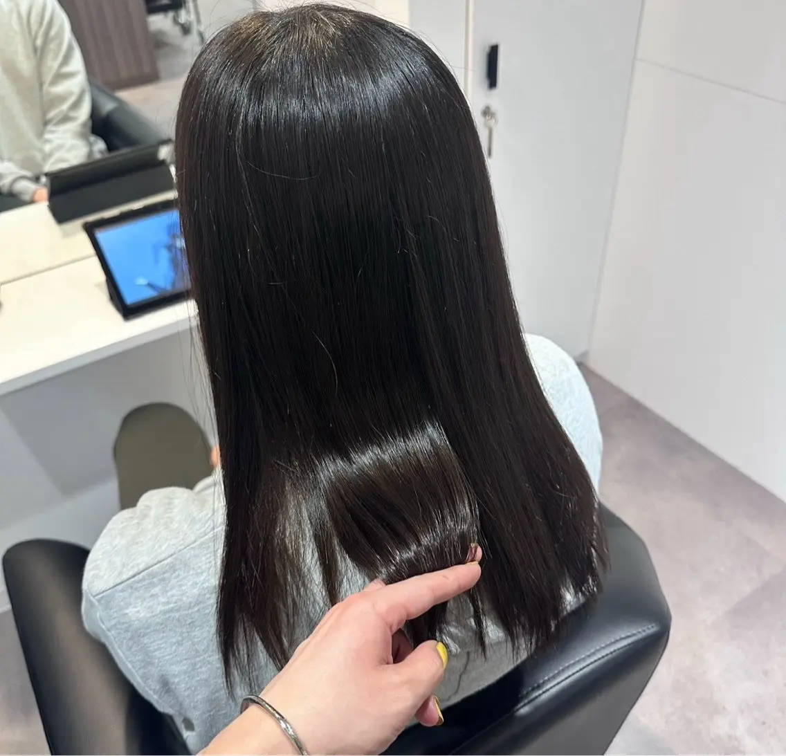 セミロング パーマ セミロングパーマ ストレートパーマ カット 縮毛矯正 縮毛矯正/レイヤー/ 北村勇樹のヘアスタイル