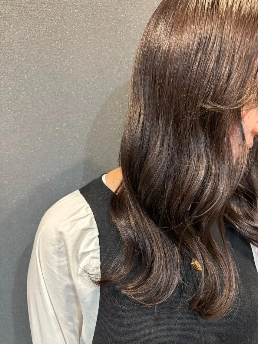 セミロング カラー ブリーチ グレージュ ブリーチなしカラー ワタナベ テルマサのヘアスタイル