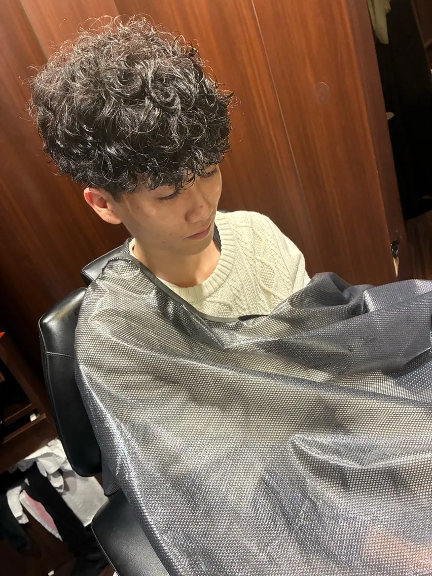 パーマ メンズ 刈り上げ ワガ カズマのヘアスタイル
