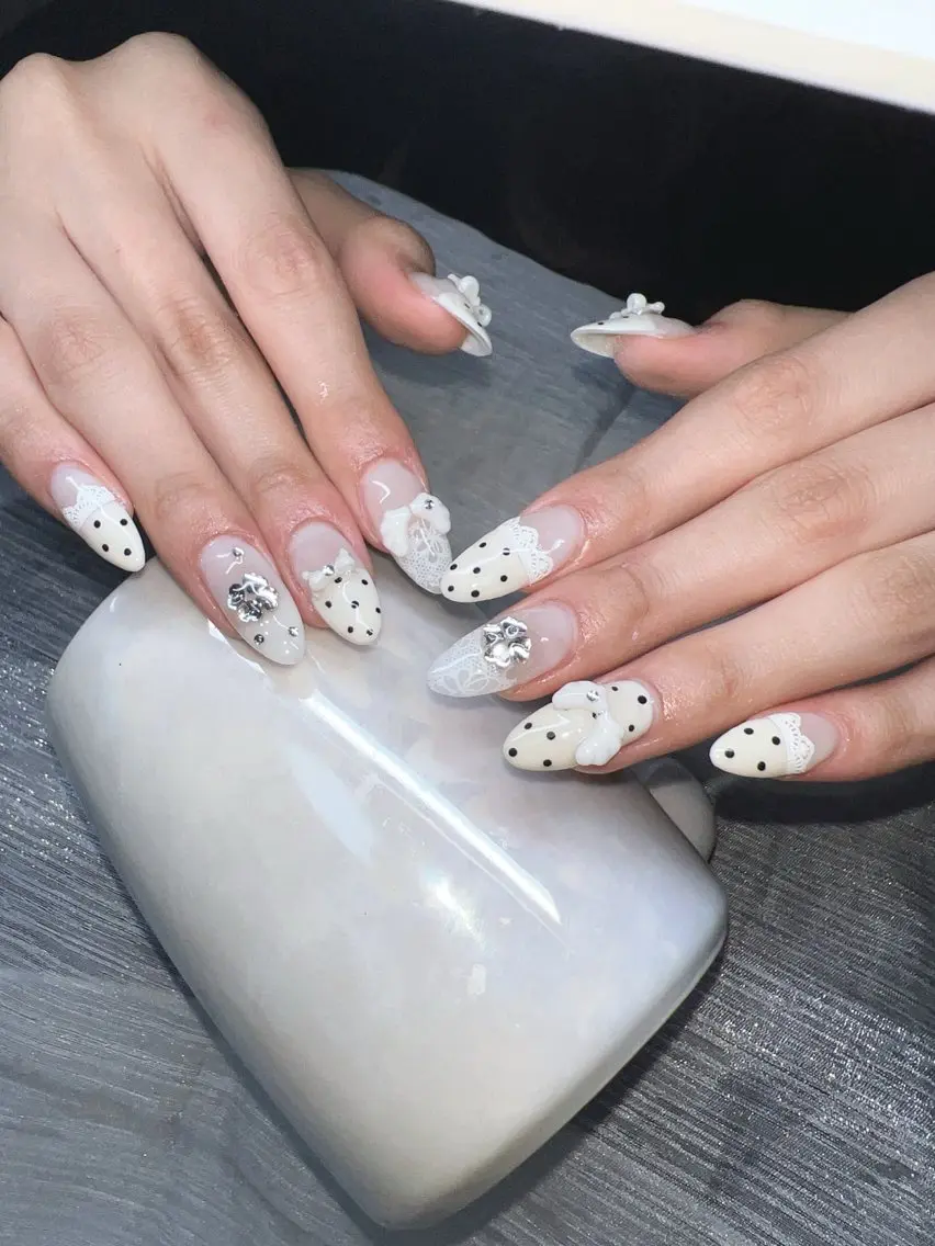 ネイル オーロラネイル チークネイル 長さ出し フットネイル フレンチネイル Lee Nailsのネイルデザイン