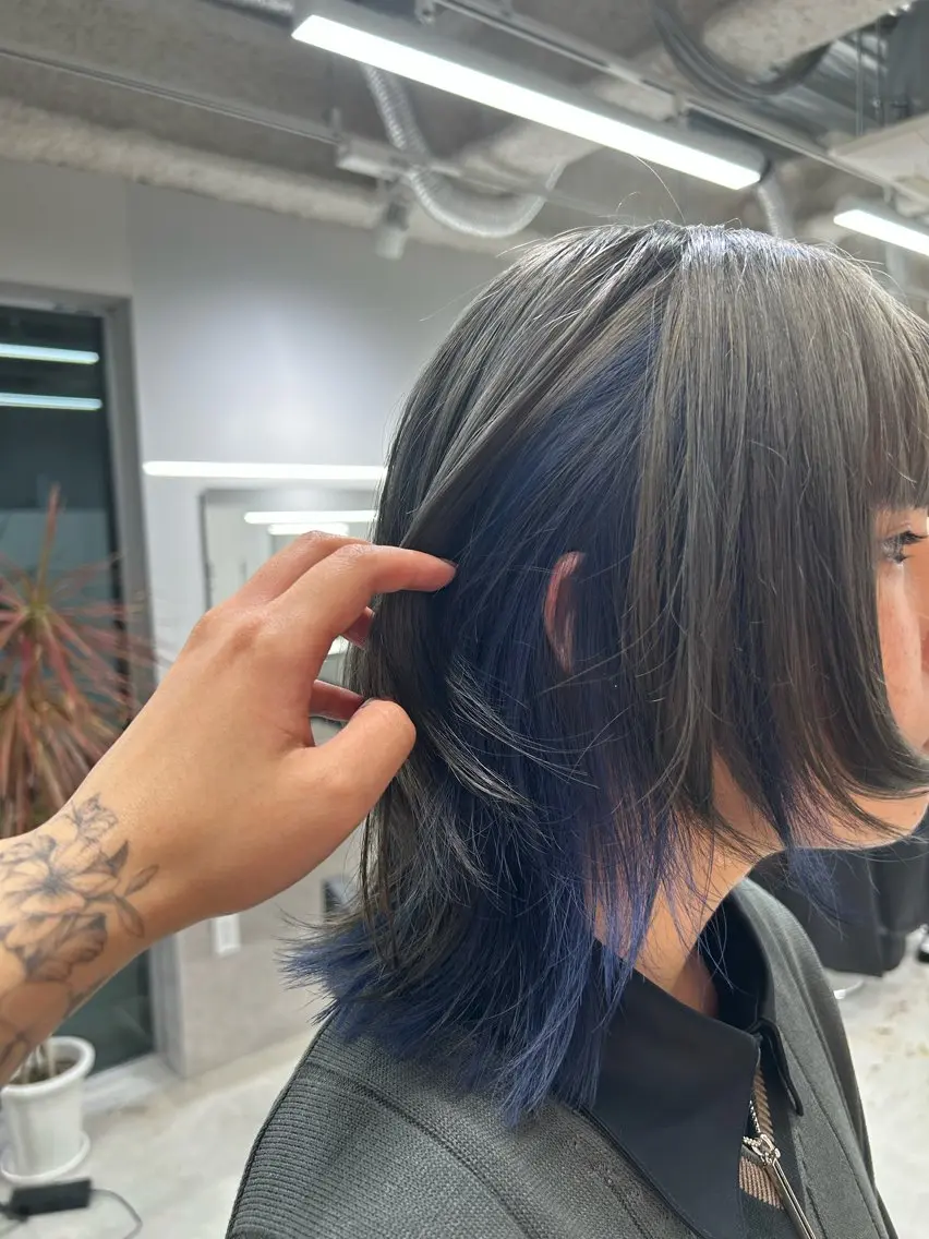 ミディアム カラー ネイビーカラー ウルフカット Gisel みらののヘアスタイル