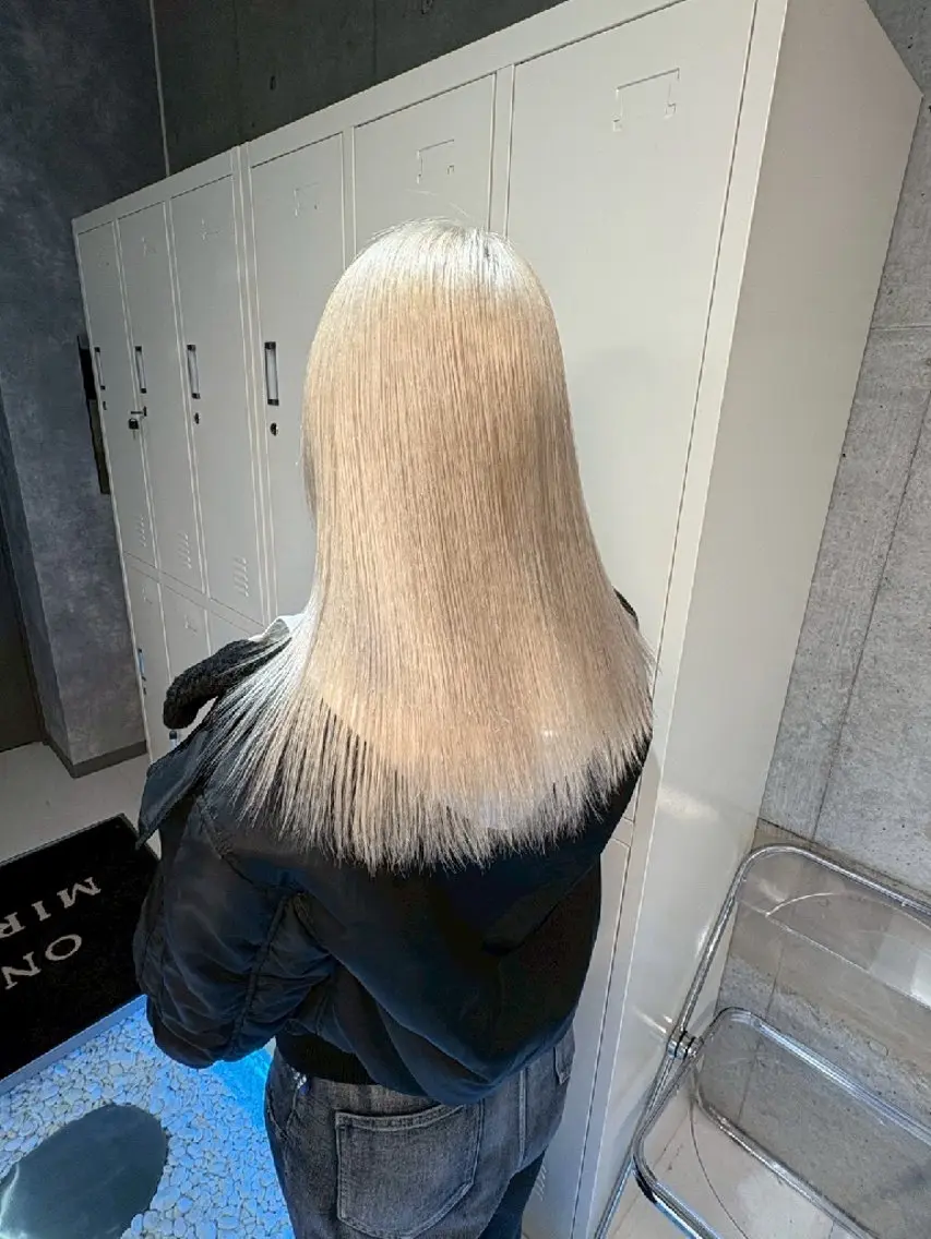カラー ロング 地雷系🎀ハイトーン 💙荒川結星のヘアスタイル
