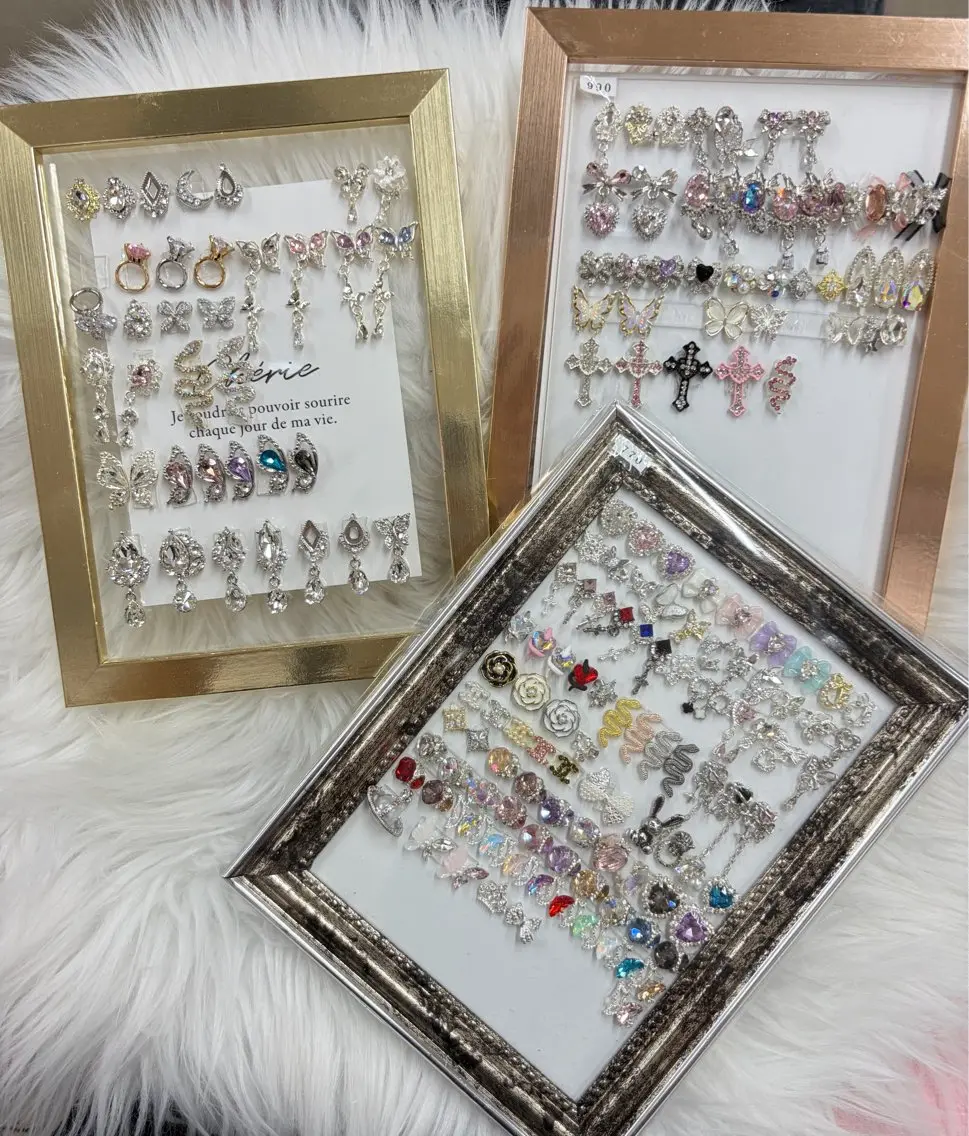 ネイル キラキラネイル ハンドネイル 🌺SAYAKA🌺 ロングネイル専門店のネイルデザイン
