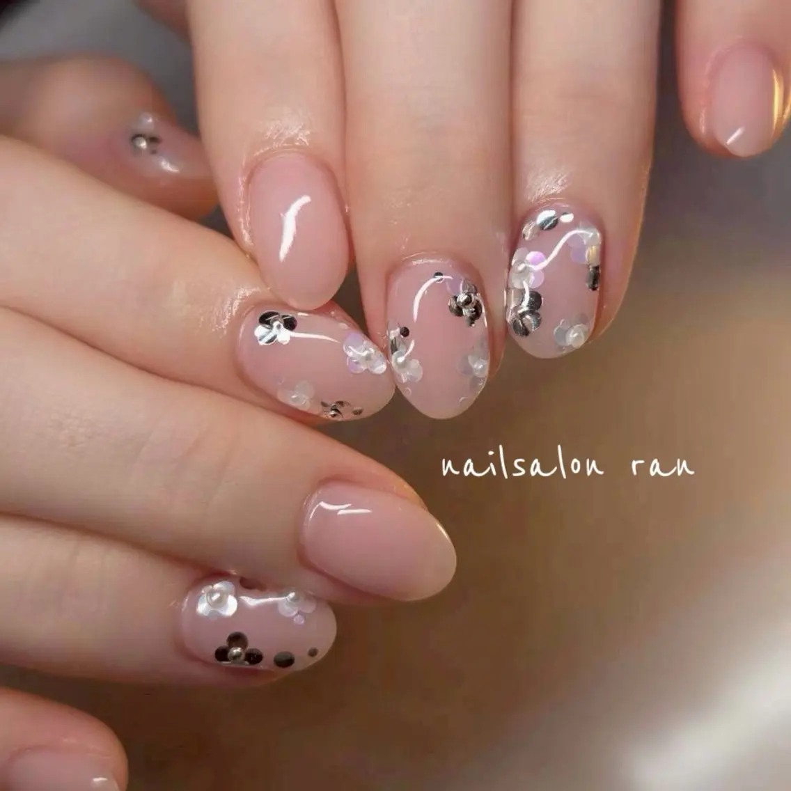 ネイル ホログラムネイル ハンドネイル ハンドケア nailsalon ranのネイルデザイン