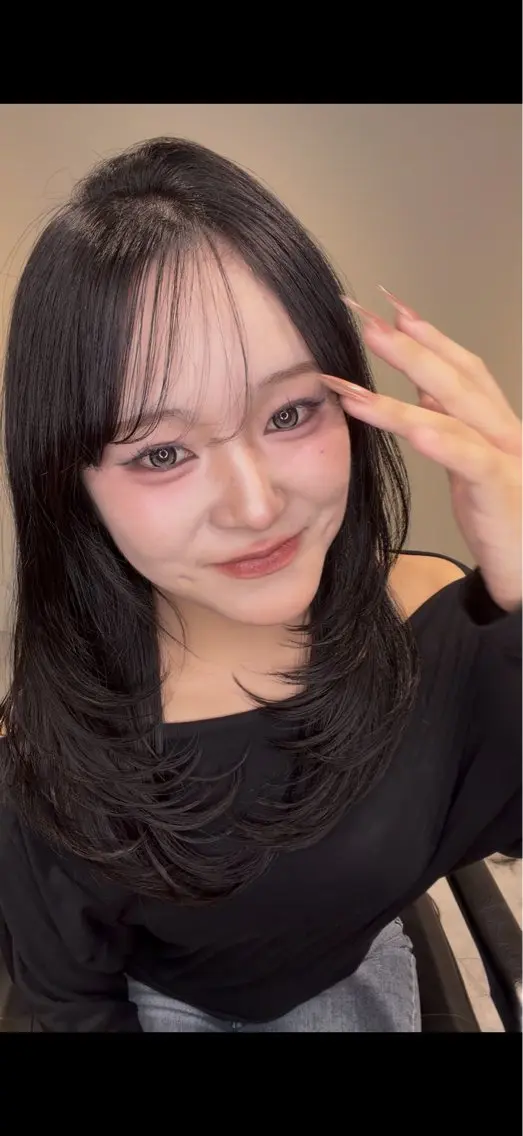ロング 真下 瑞歩のヘアスタイル