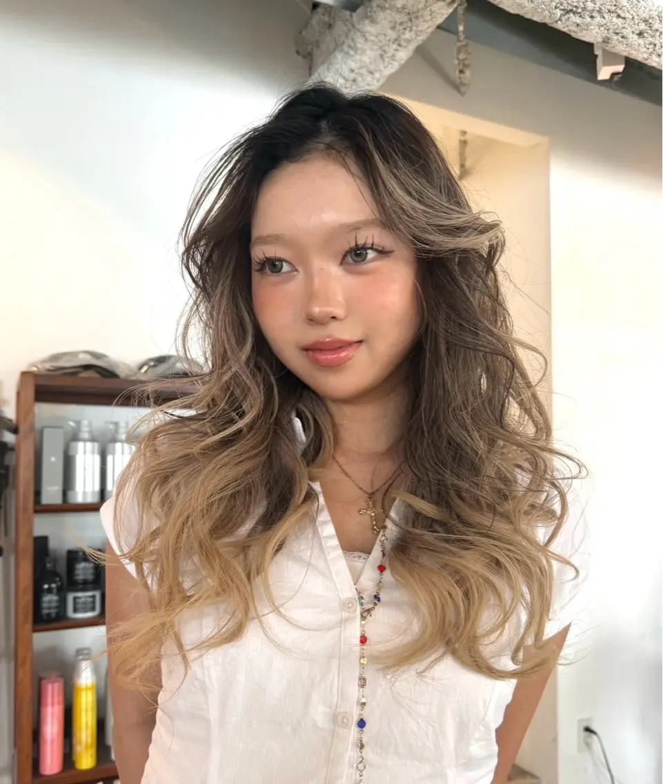 ロング カラー ヘアカラー Miyu .のヘアスタイル