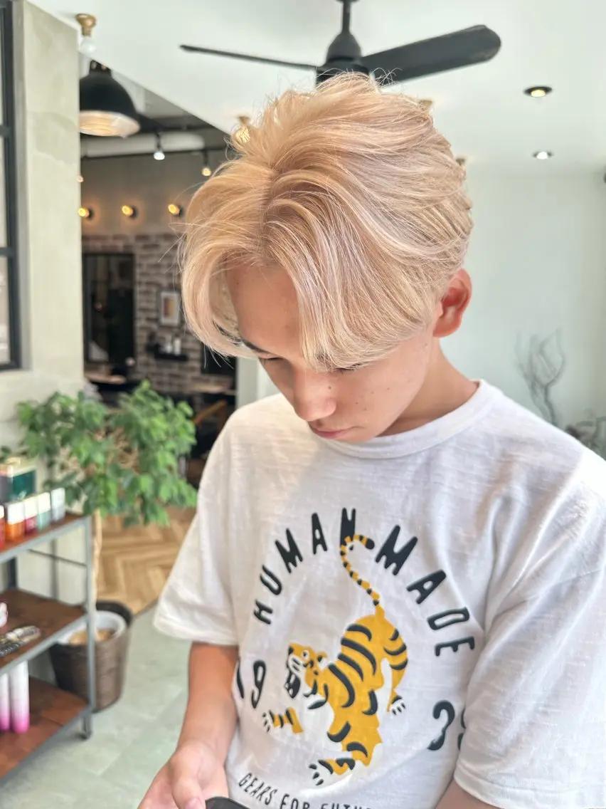 ショート ヘアカラー 大内田 凌馬のヘアスタイル
