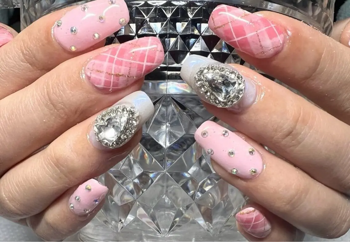ネイル ゴージャス キラキラネイル Nailsalon Rのネイルデザイン