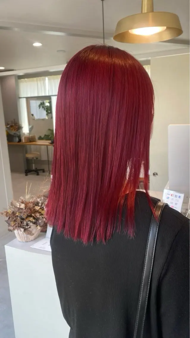 セミロング カラー ブリーチ ヘアカラー aimee 北垣 愛夏のヘアスタイル