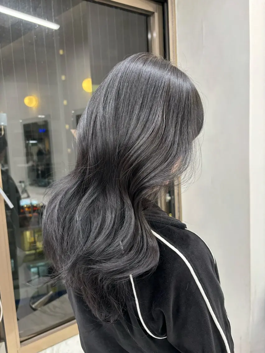 ロング カラー 抜け感レイヤー︴ ニュアンスカラーのヘアスタイル
