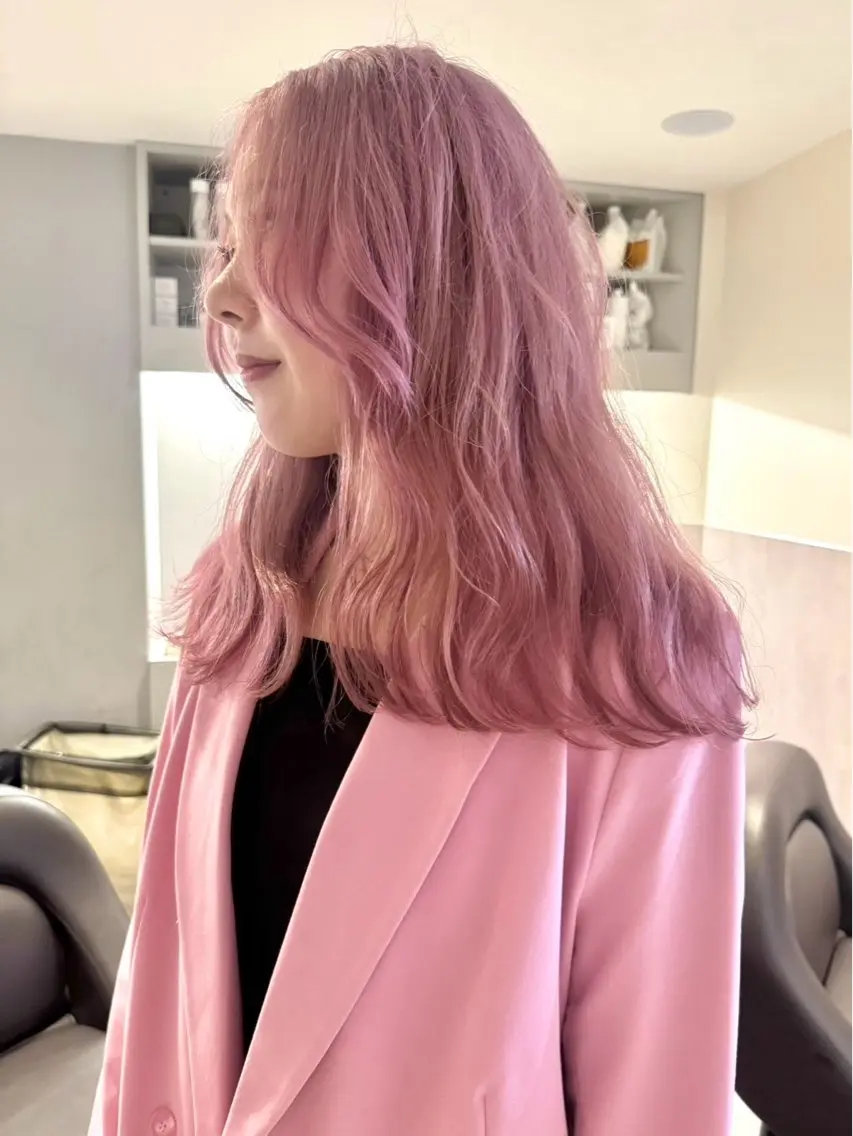 ロング カラー ブロンド ハイトーンカラー ラベンダーカラー ピンクカラー ホワイトブロンド RAIMA ケアハイトーンのヘアスタイル