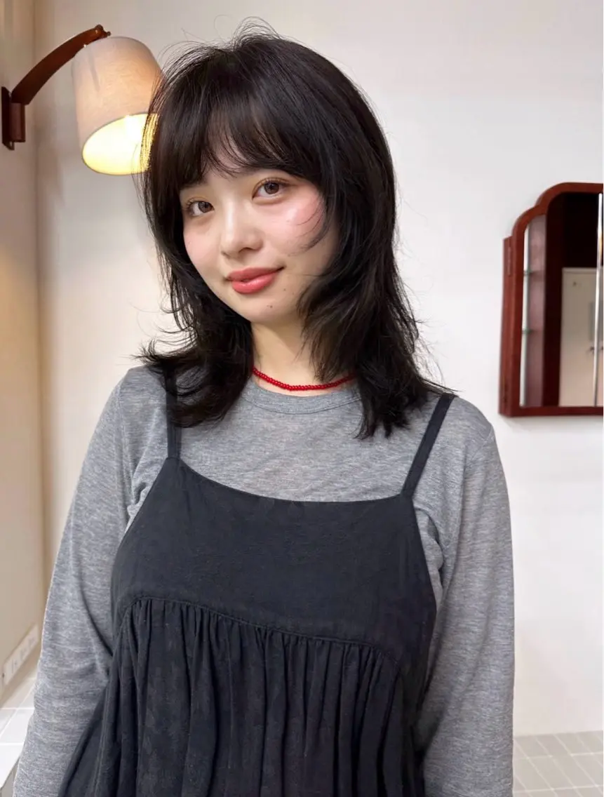 ミディアム カラー ベージュカラー ハイライトカラー 顔まわりレイヤー ハイライト レイヤーカット カット ヘアカラー パーマ /レイヤー 榛地渉馬 /矢場町のヘアスタイル