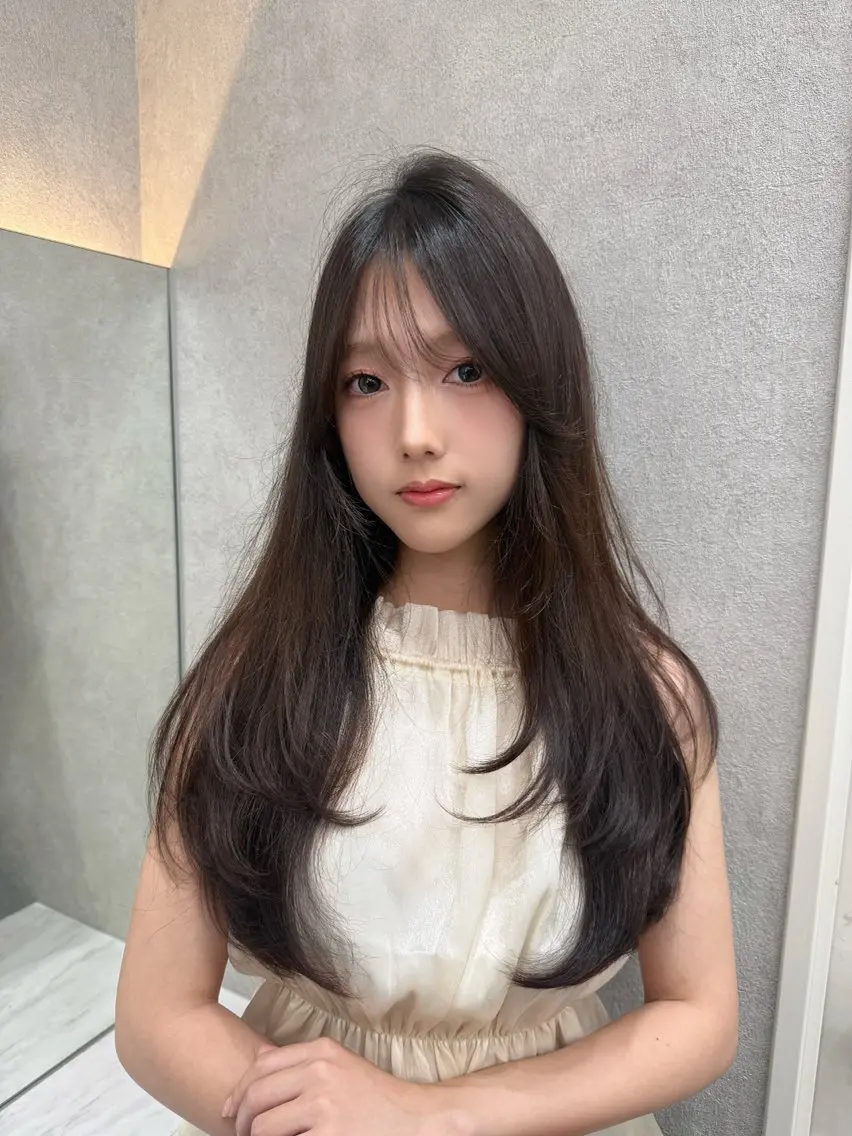 ロング ロングレイヤー くびれヘア 韓国風ヘア レイヤーカット ロング Nanami /透明 感カラー/レイヤーのヘアスタイル
