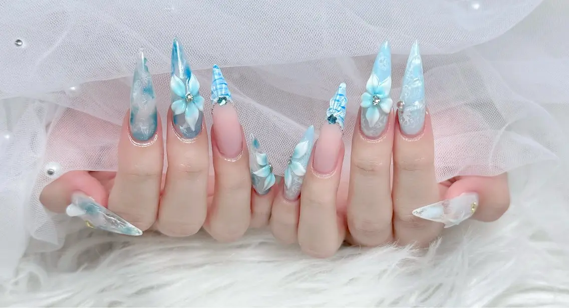 ネイル オーロラネイル チークネイル フラッシュネイル フレンチネイル ジェルネイル ハンドネイル フットネイル Hann Nailのネイルデザイン