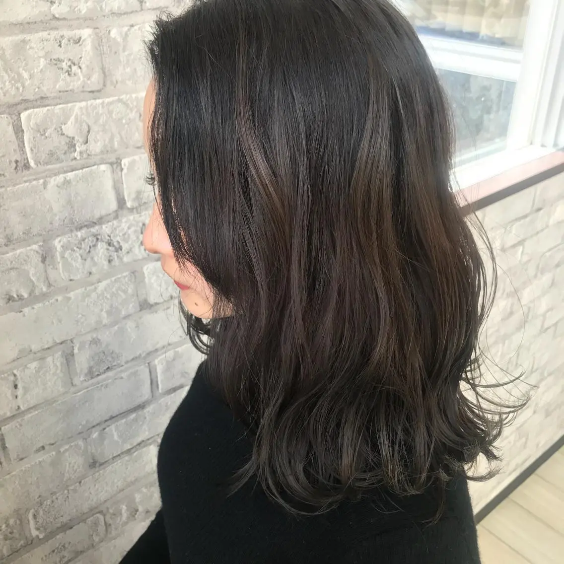 ミディアム カラー ブリーチ ダークグレー ブリーチなしカラー ヘアカラー トリートメント Oopsレイヤー 加藤澄都のヘアスタイル