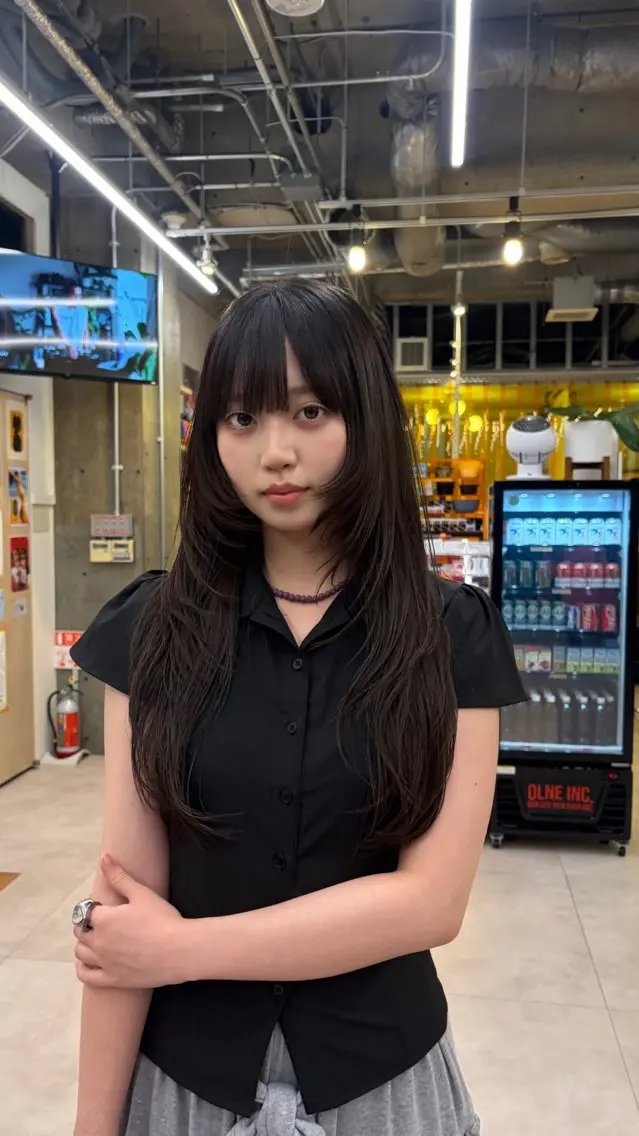 ロング カット sara ブリーチカラーのヘアスタイル