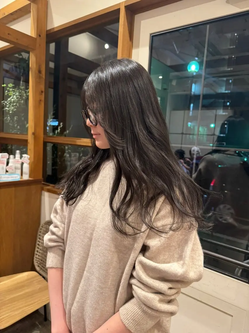 ロング カラー グレージュ カット ヘアカラー トリートメント ENIF 大島 芽生のヘアスタイル