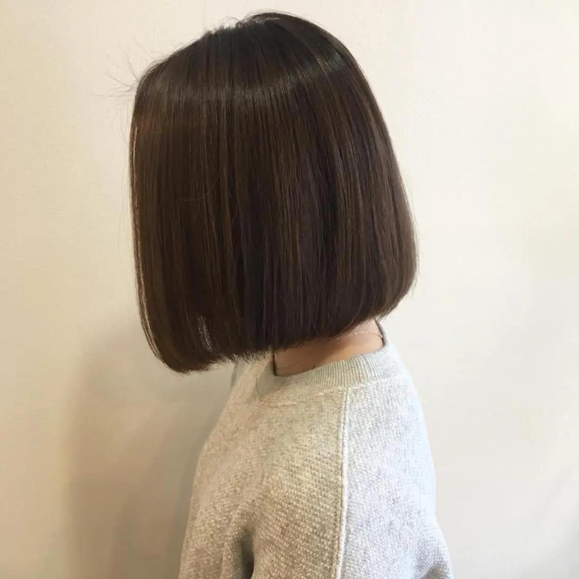カラー ブリーチなしカラー/ 顔周りレイヤーカットのヘアスタイル