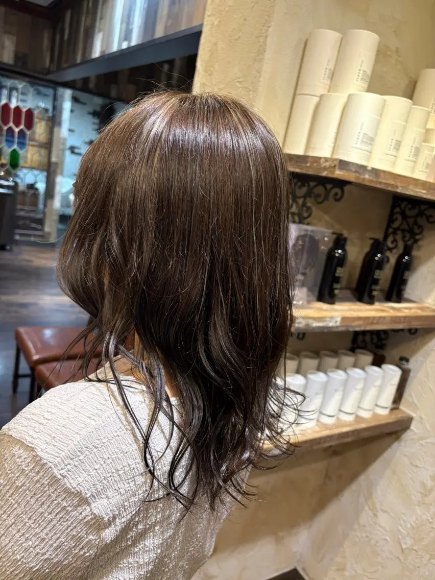 ミディアム カラー ハイライトカラー ハイライト Calbari 鎌田美歩のヘアスタイル