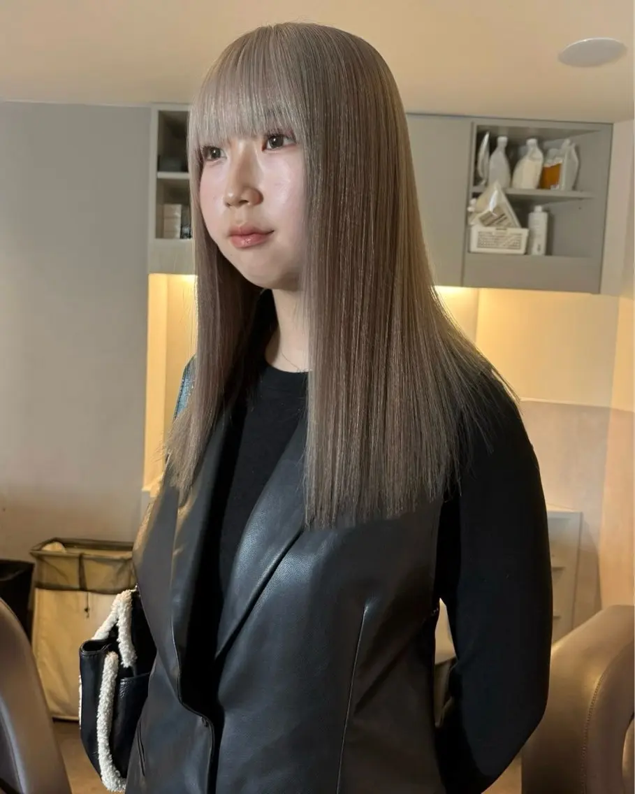 ミディアム カラー ベージュカラー ブリーチ ホワイトベージュ ヘアカラー トリートメント RAIMA ケアハイトーンのヘアスタイル