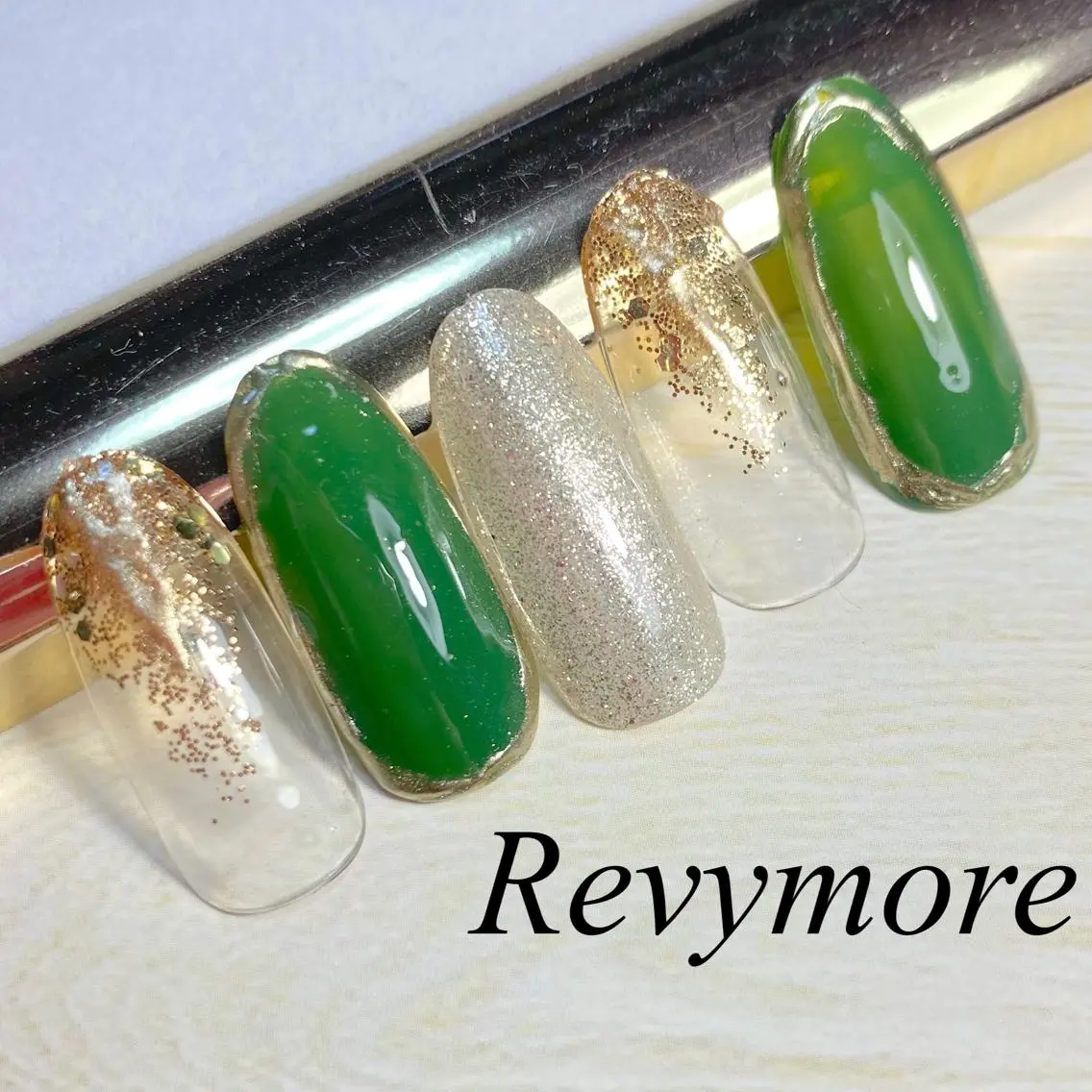 ミディアム ネイル ジェルネイル ニュアンスネイル オフィスネイル シンプルネイル nail salon Revymoreのネイルデザイン