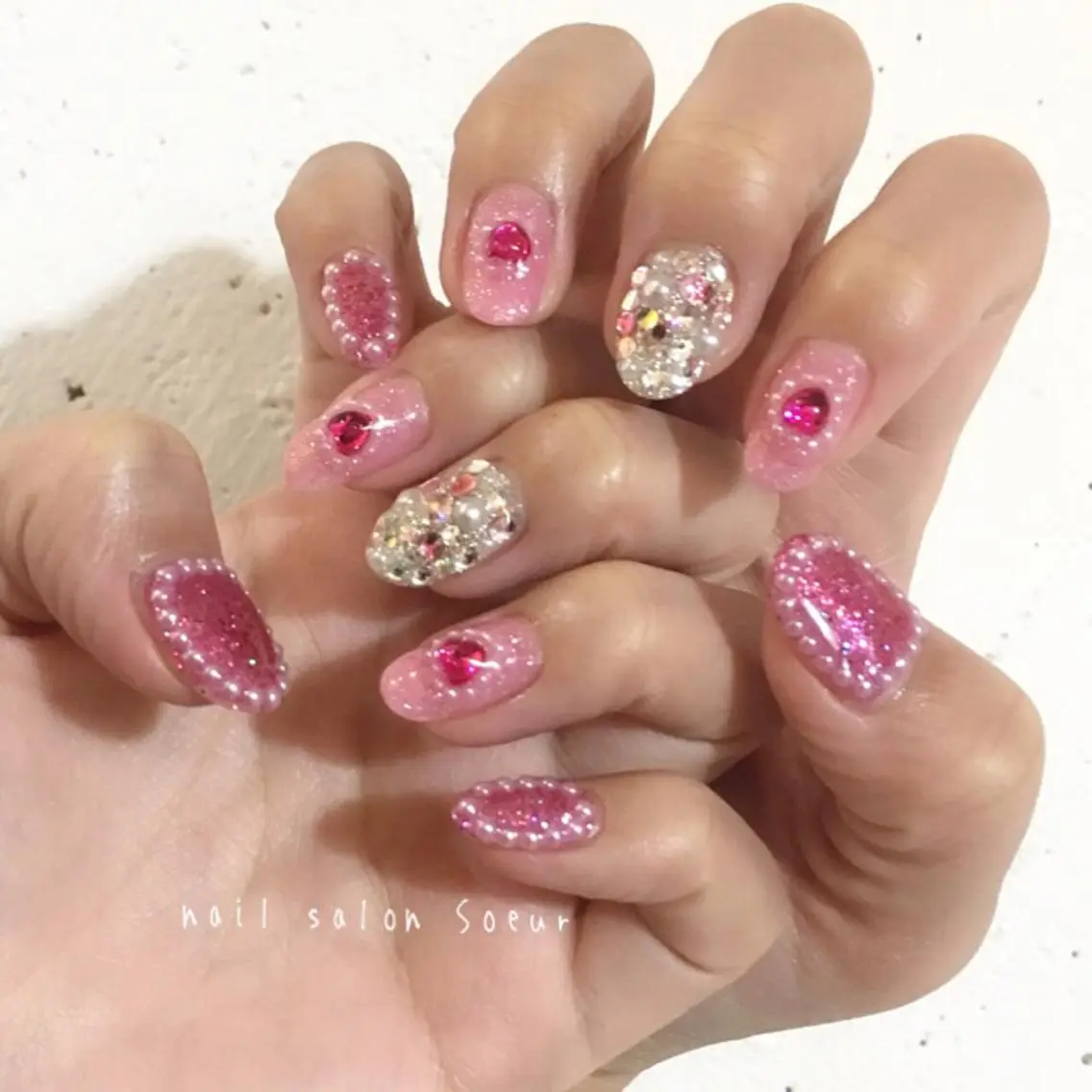 ネイル アートネイル ジェルネイル キラキラネイル 持ち込み ピンク ハンドネイル nail salon Soeurのネイルデザイン